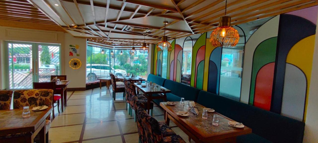 Hotel Padmini Palace Rani Pokhri Luaran gambar