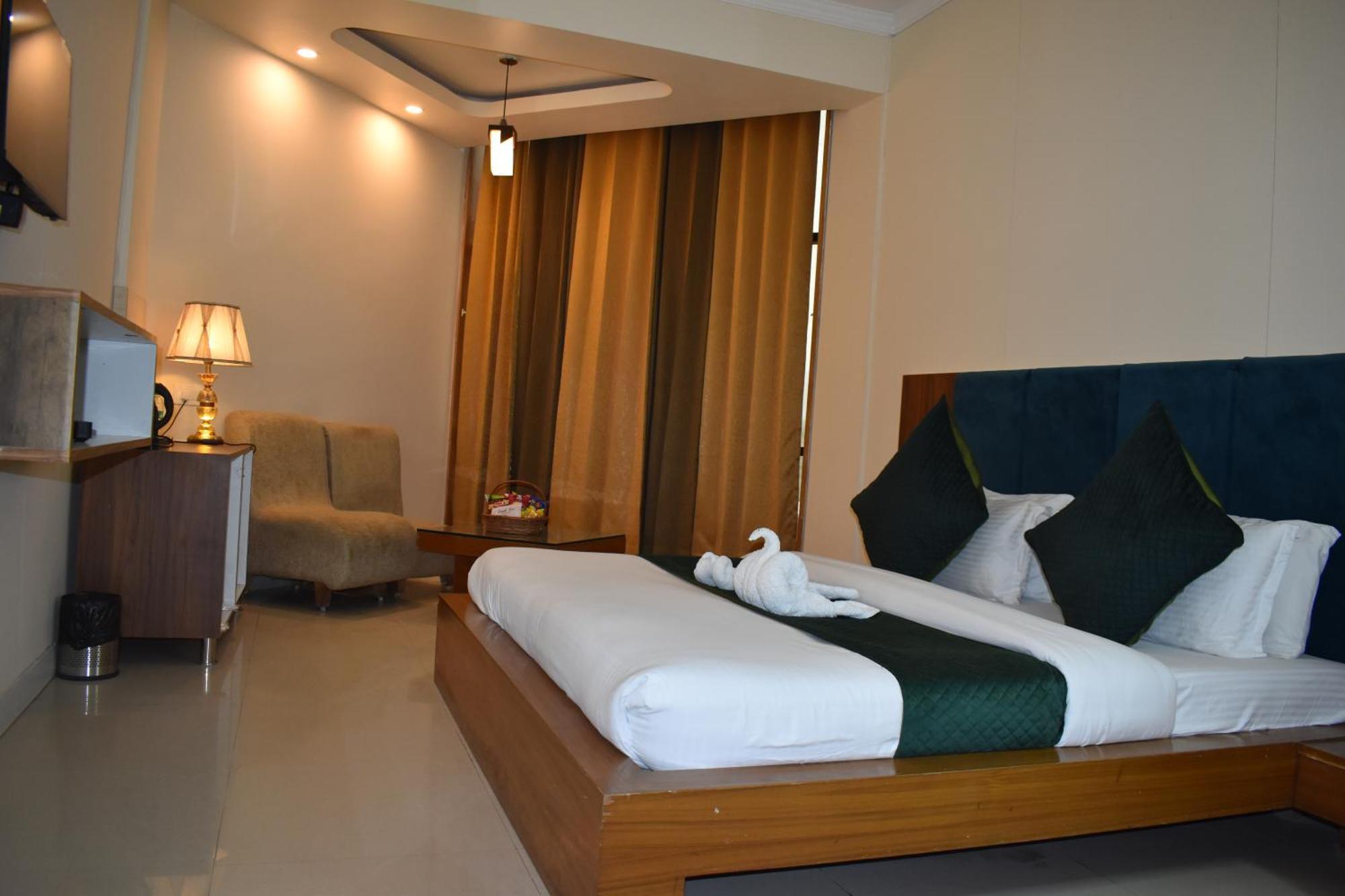 Hotel Padmini Palace Rani Pokhri Luaran gambar