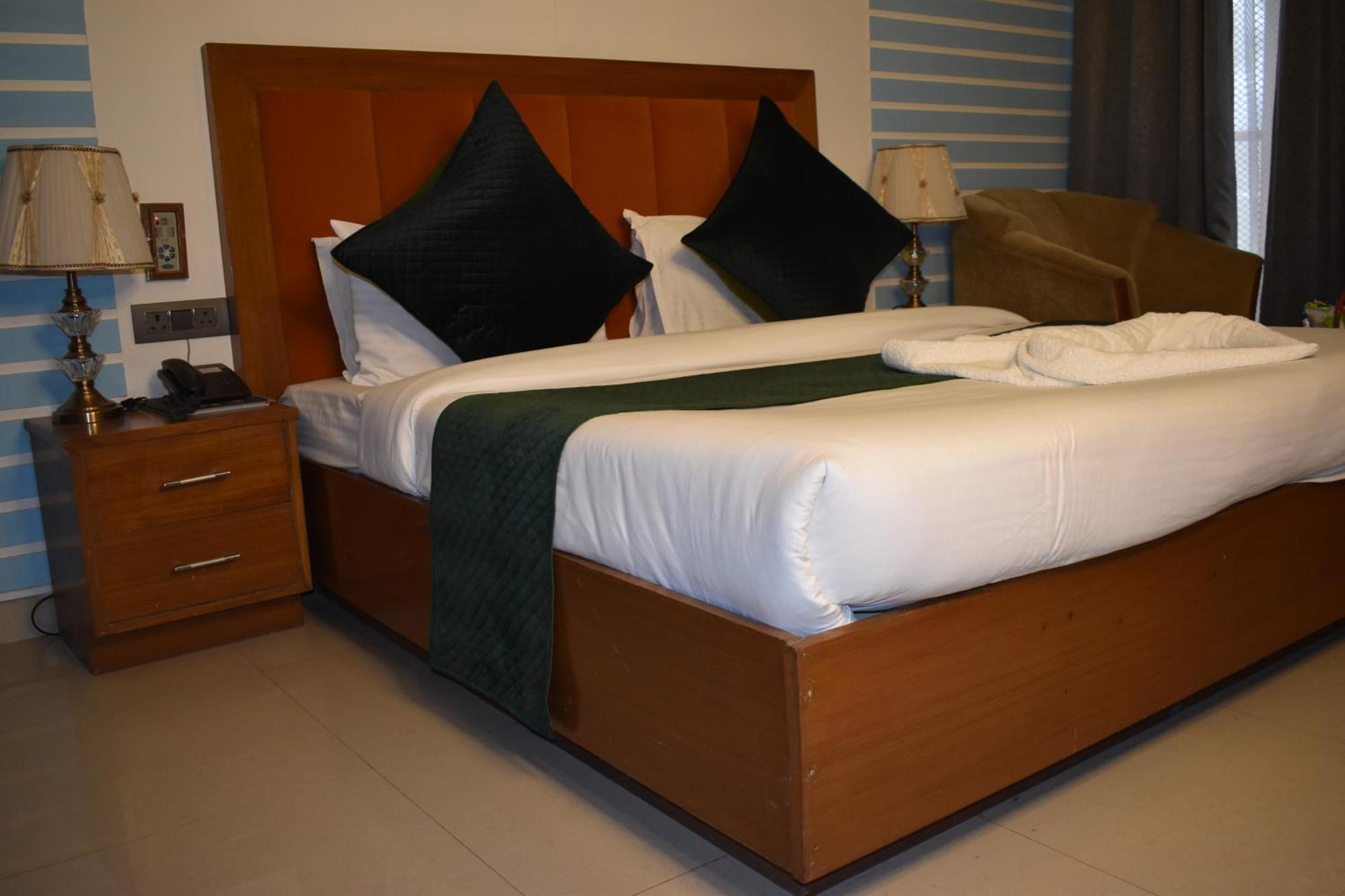 Hotel Padmini Palace Rani Pokhri Luaran gambar