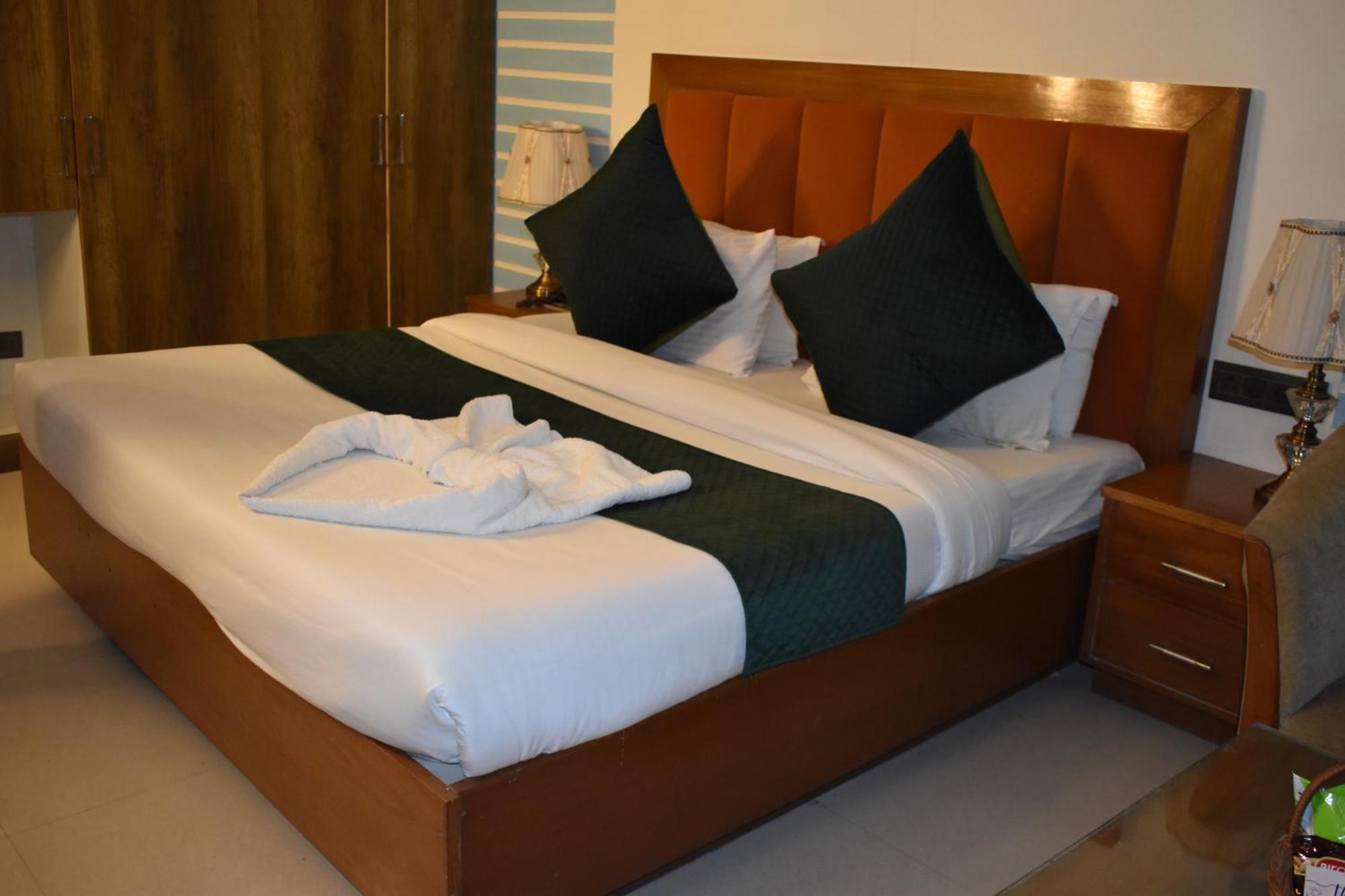 Hotel Padmini Palace Rani Pokhri Luaran gambar