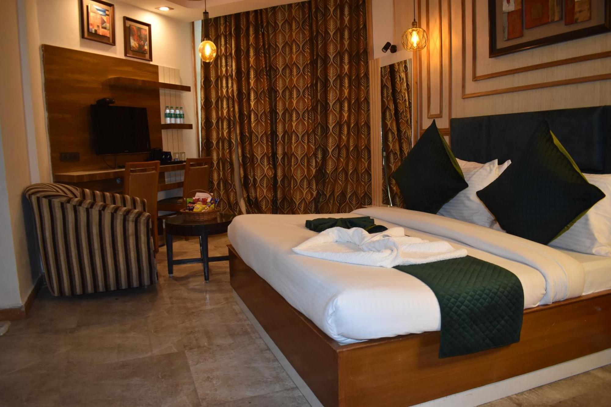 Hotel Padmini Palace Rani Pokhri Luaran gambar