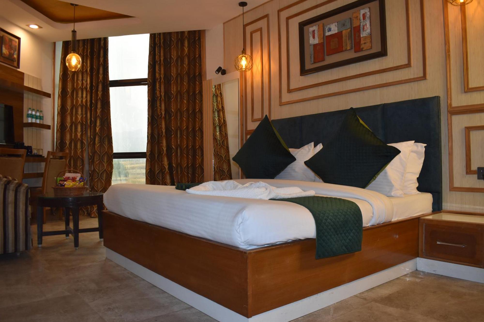 Hotel Padmini Palace Rani Pokhri Luaran gambar