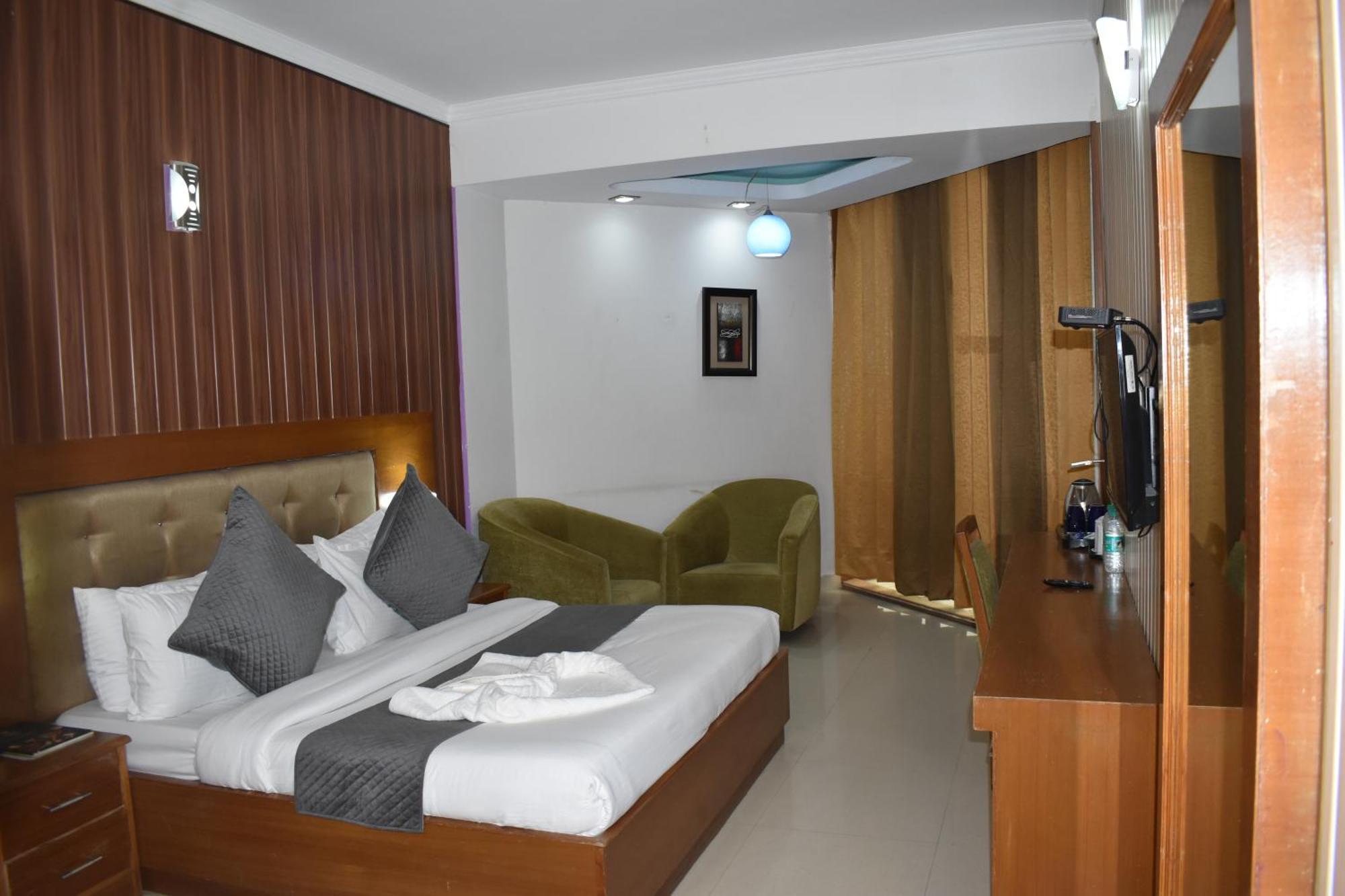 Hotel Padmini Palace Rani Pokhri Luaran gambar